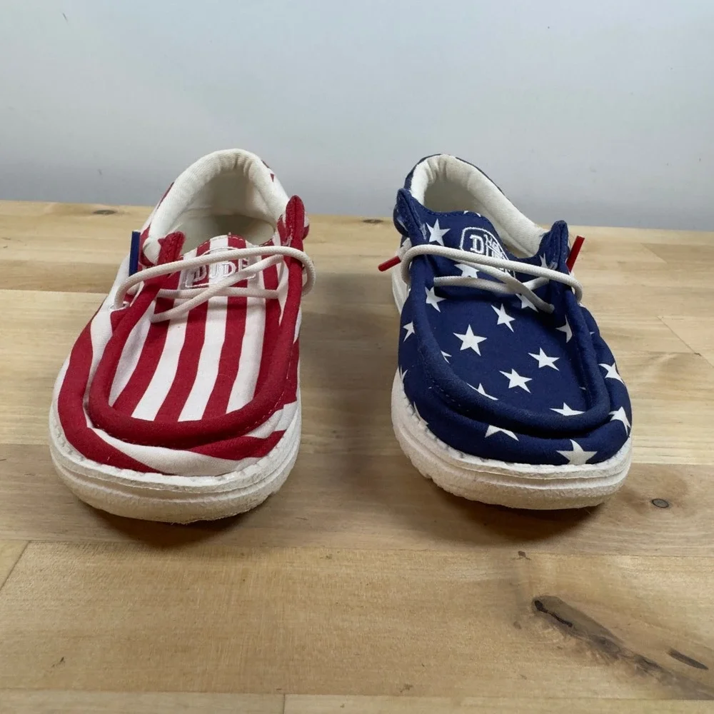 Hey Dude Wally Youth Patriotic American Flag Mismatched Shoes K13 Red White Blue